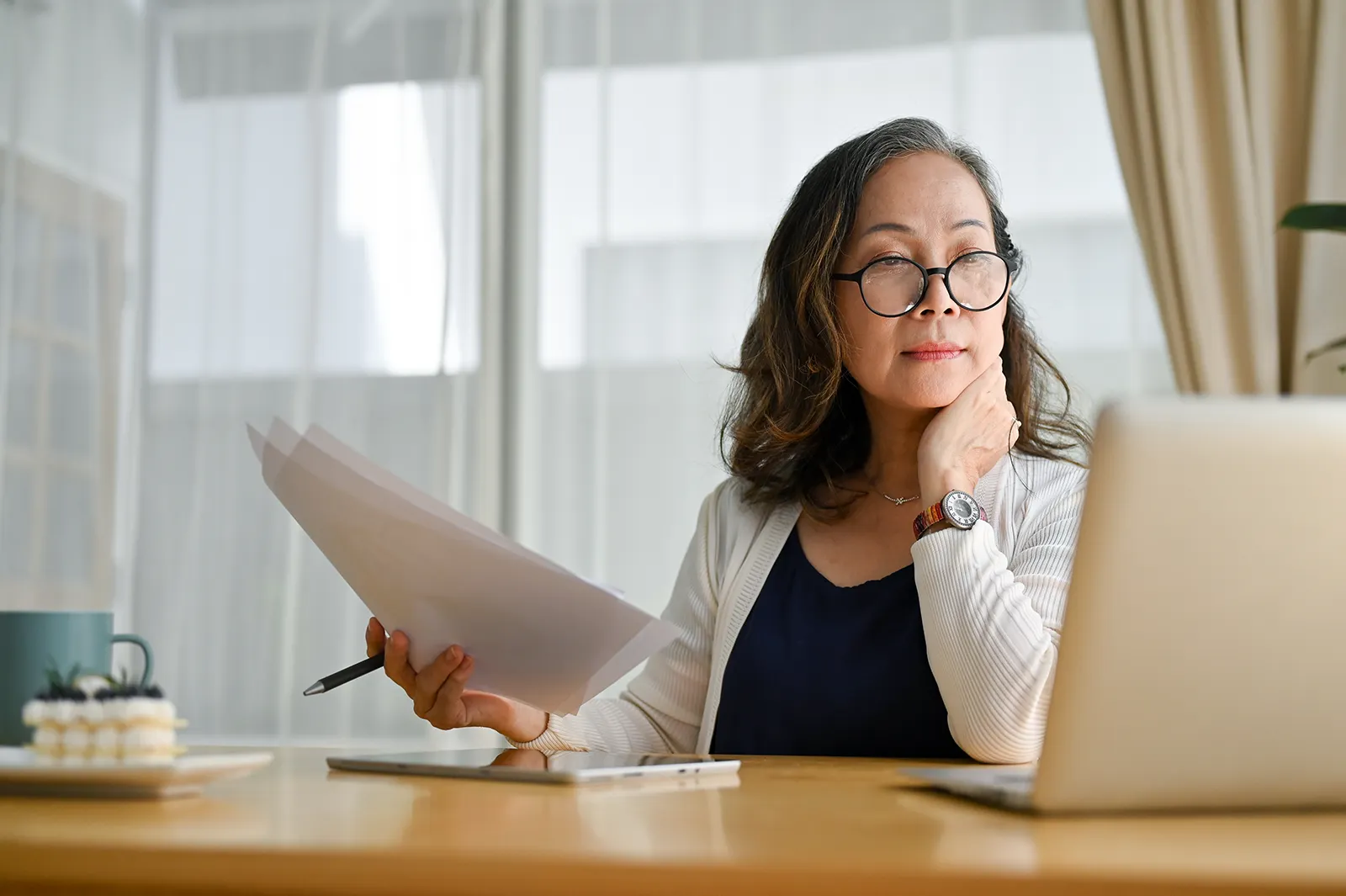 psychologist on computer